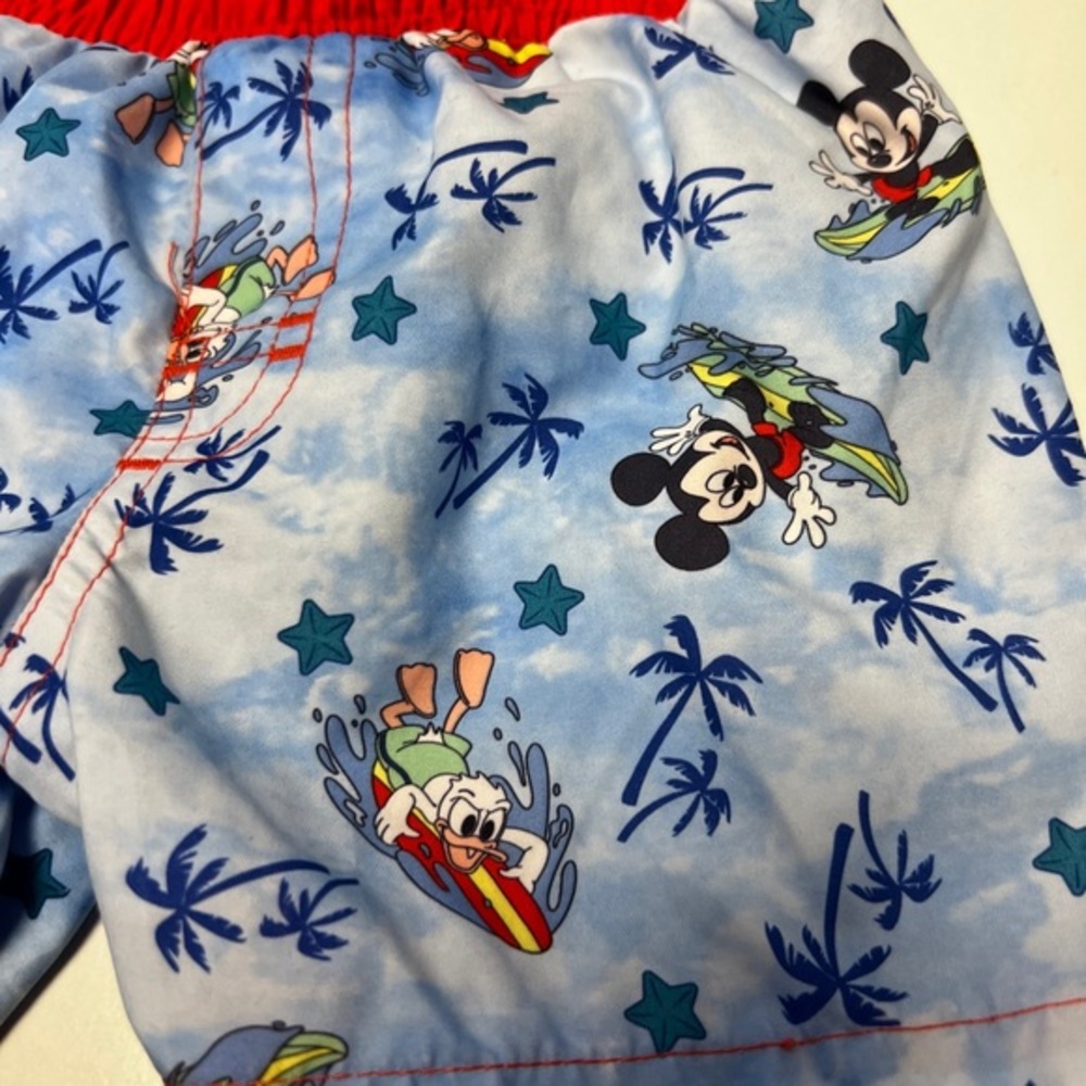 Mickey Mouse - Picture 3 of 6